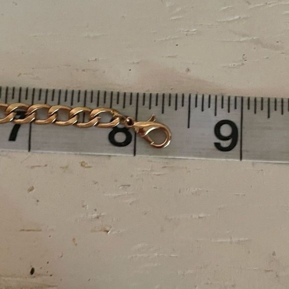 8” gold tone Figaro chain link bracelet with 2” extender - Picture 5 of 7